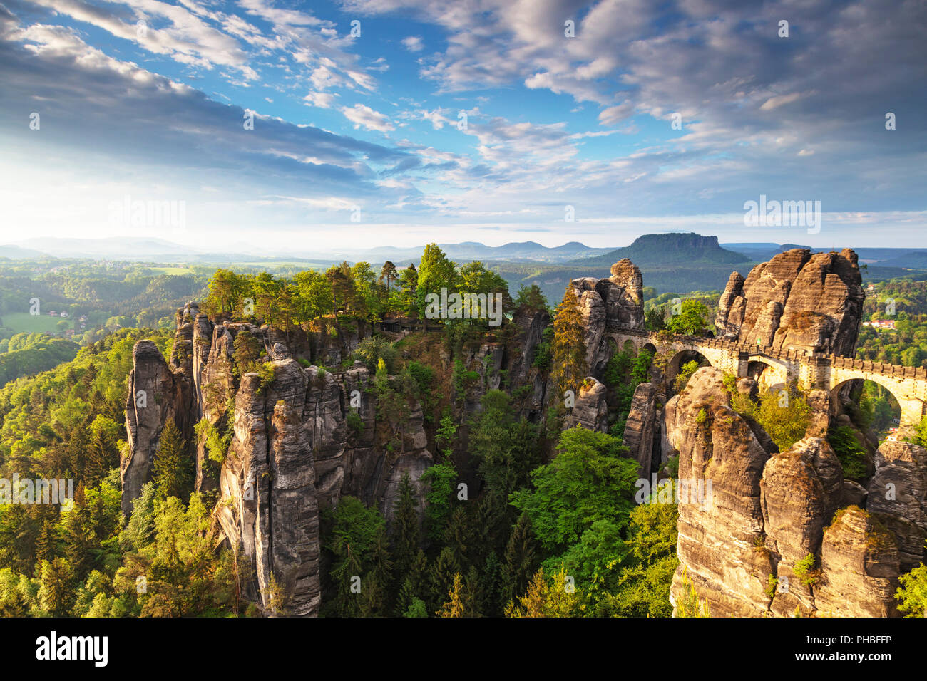 Bastei Bridge, Svizzera Sassone National Park, in Sassonia, Germania, Europa Foto Stock