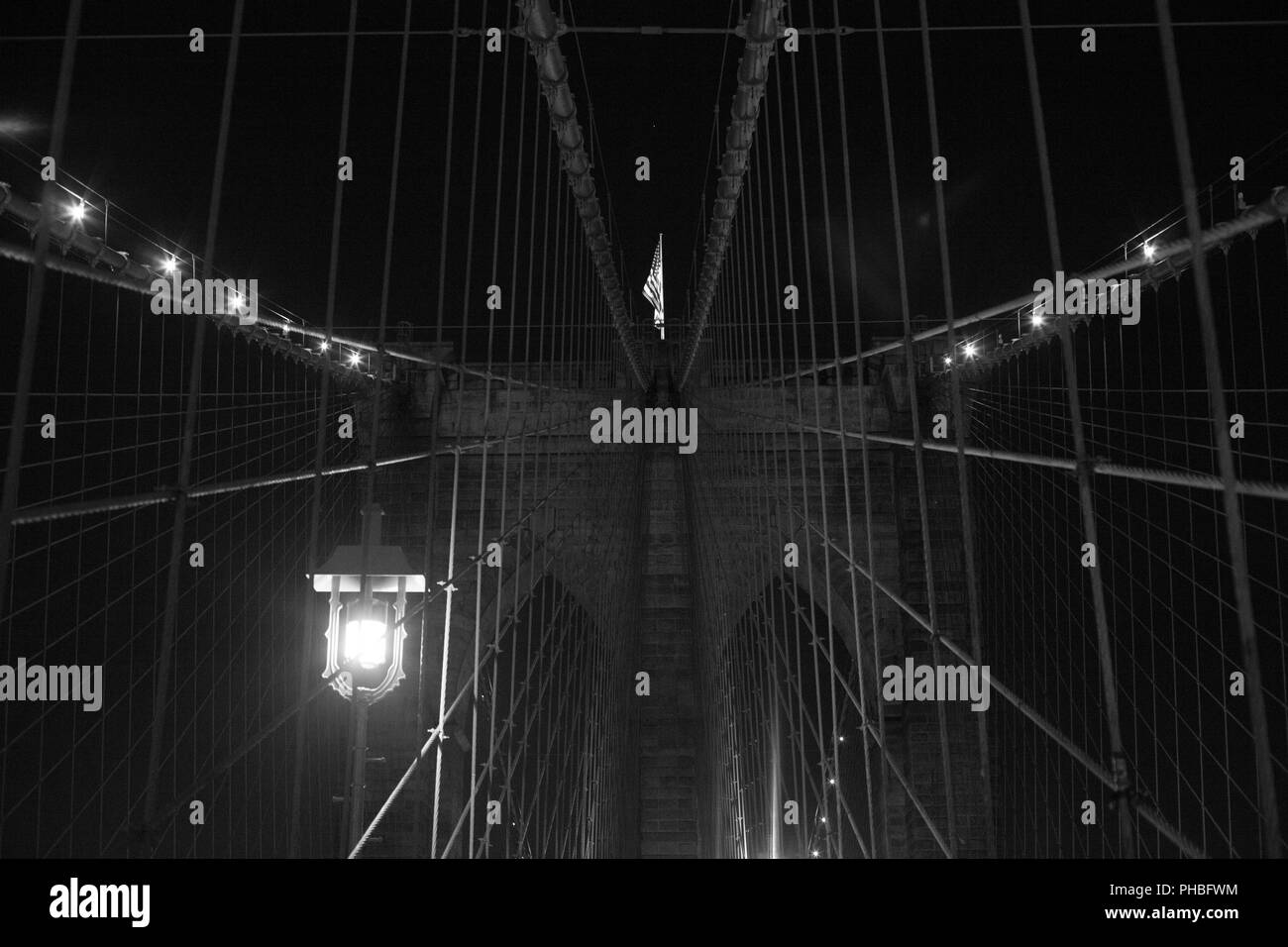 Il ponte di Brooklyn a notte Foto Stock