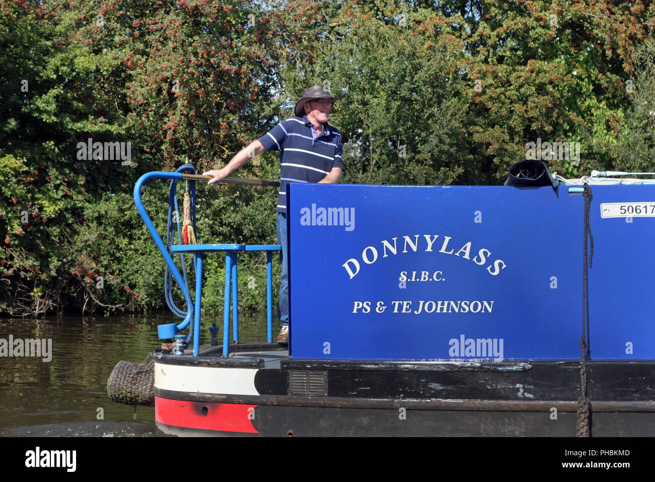 Narrowboat o restringere in barca a vela nel Strawberry Island Club in barca a Doncaster Foto Stock