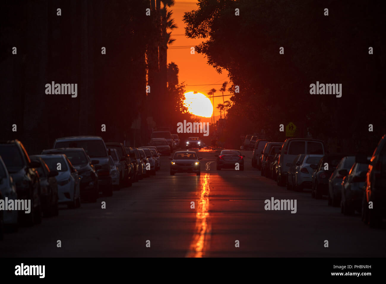 Street si illumina dal sole Foto Stock