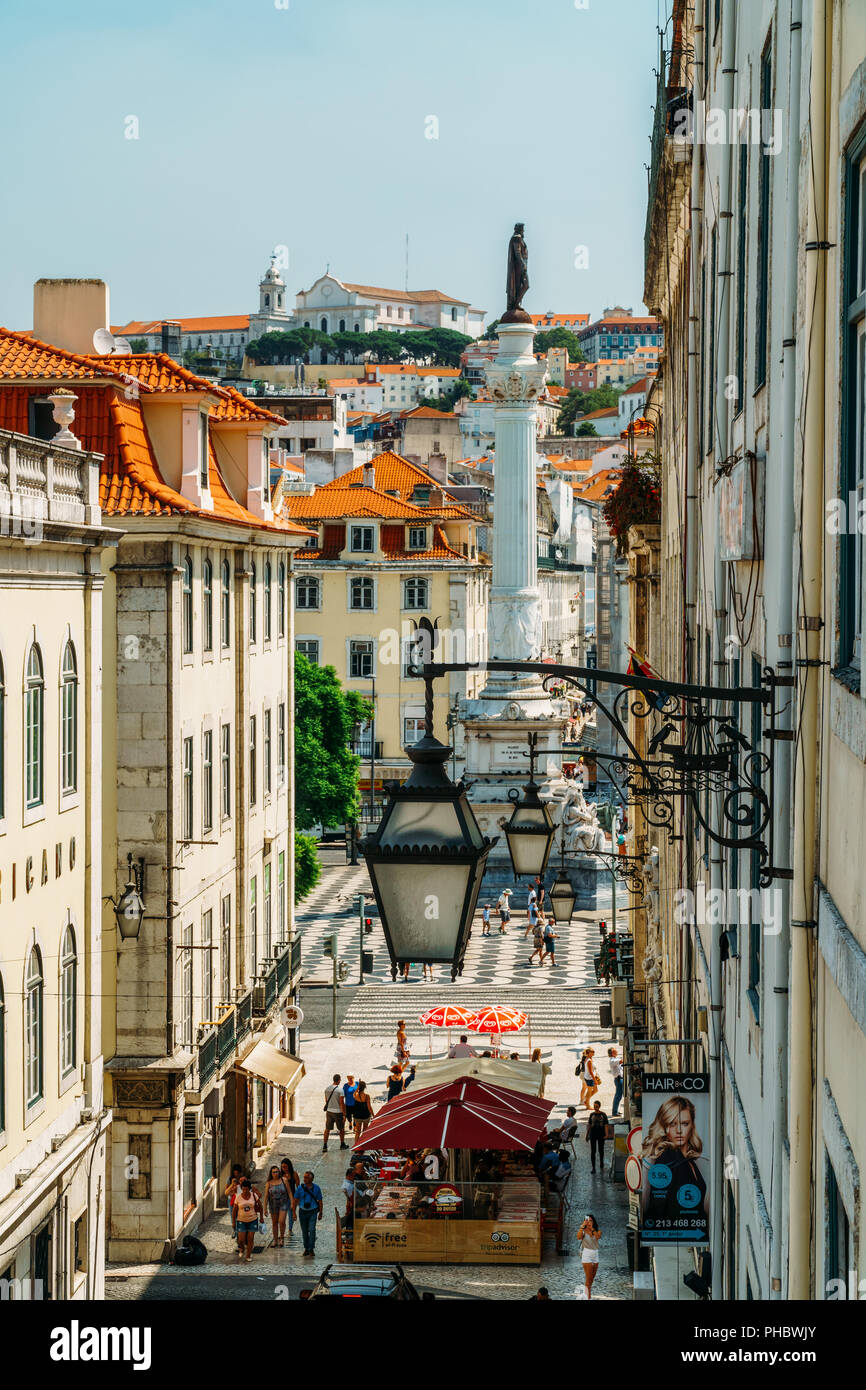 Lisbona, Portogallo - Agosto 20, 2017: Piazza Rossio (Praca de Don Pedro IV) si trova a Pombaline Downtown di Lisboa Foto Stock