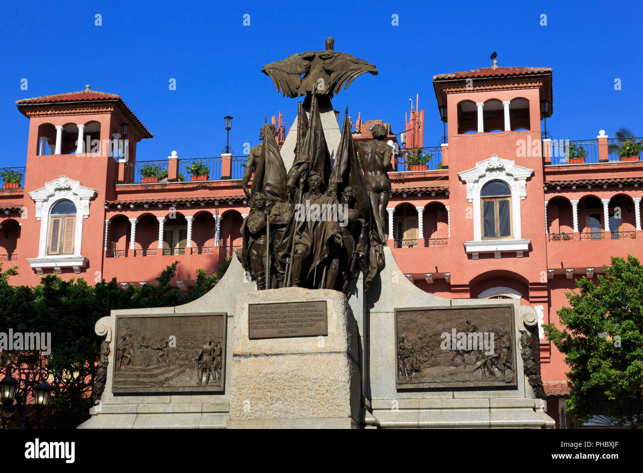 Simon Bolivar monumento e Hotel Colombia, Città Vecchia, Panama City, Panama America Centrale Foto Stock