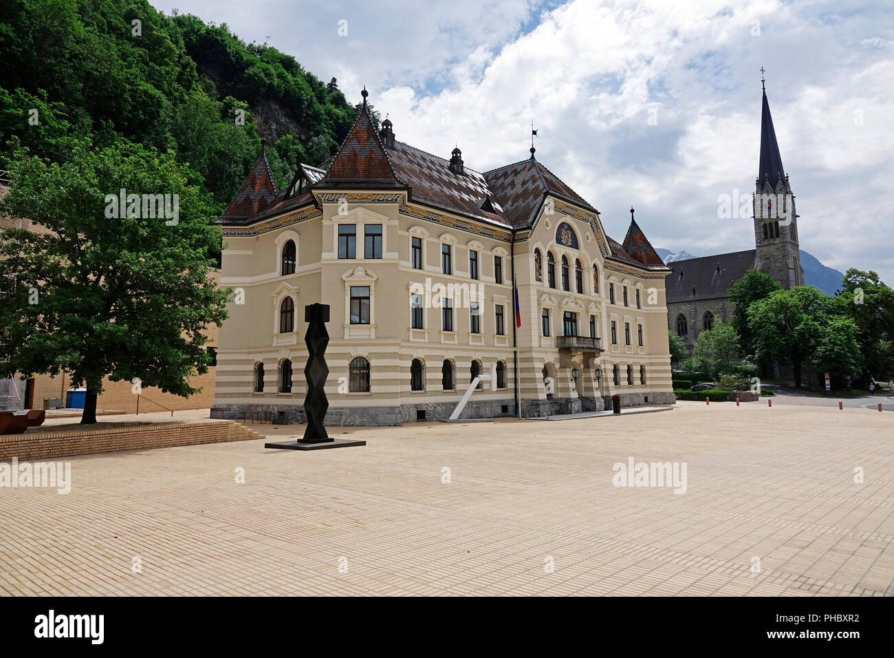 Il Palazzo del Parlamento nel centro di Vaduz, Liechtenstein, Europa Foto Stock