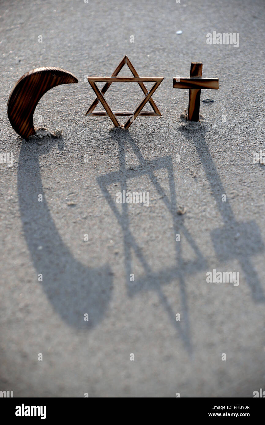 Simboli interreligiosa delle tre religioni monoteiste, stella ebraica, Croce e Crescent, per l' Ebraismo, Cristianesimo e Islam, Vietnam Foto Stock