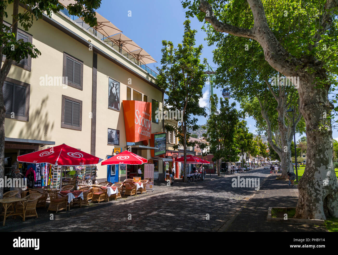 Vista del Centro di Storia e funivia sopra street, Funchal, Madeira, Portogallo, Atlantico, Europa Foto Stock