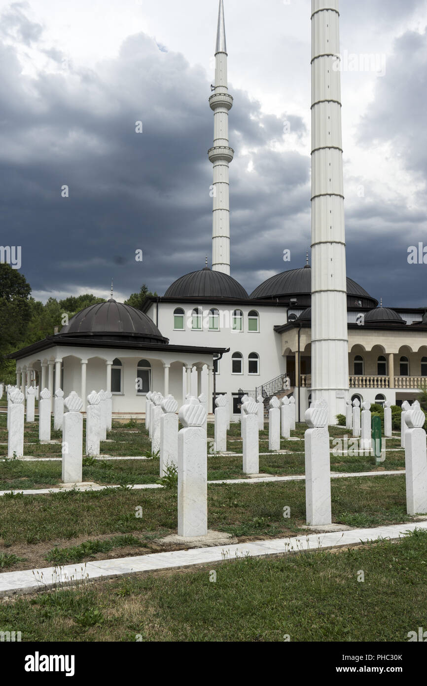 Il cimitero di onorario per i musulmani uccisi durante la guerra in Bosnia Foto Stock