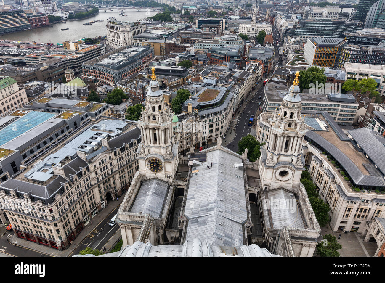 Paesaggio urbano dalla galleria della Cattedrale di St Paul, Londra, Inghilterra, Regno Unito Foto Stock