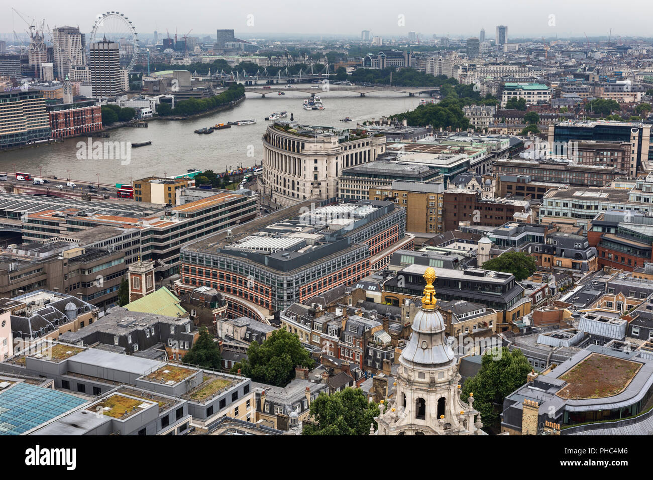 Paesaggio urbano dalla galleria della Cattedrale di St Paul, Londra, Inghilterra, Regno Unito Foto Stock