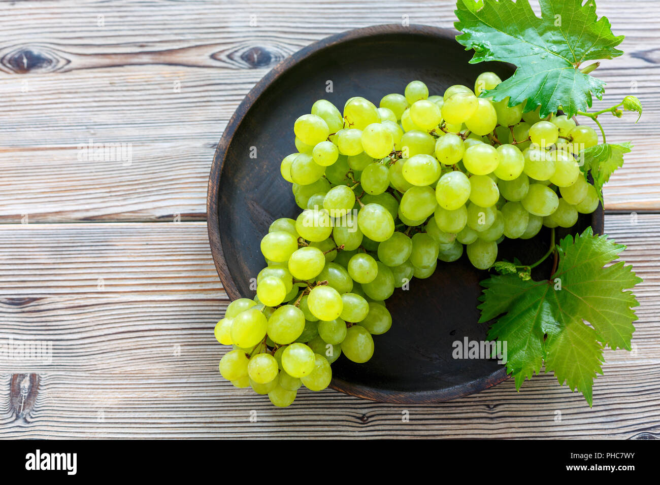 Mazzetto di ripe di uva bianca. Foto Stock