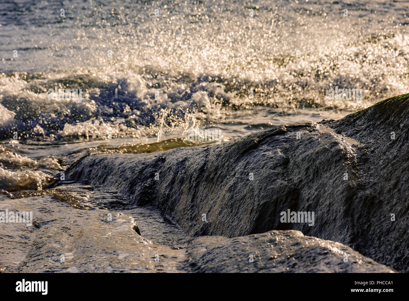 Gocce di acqua e rocce Foto Stock