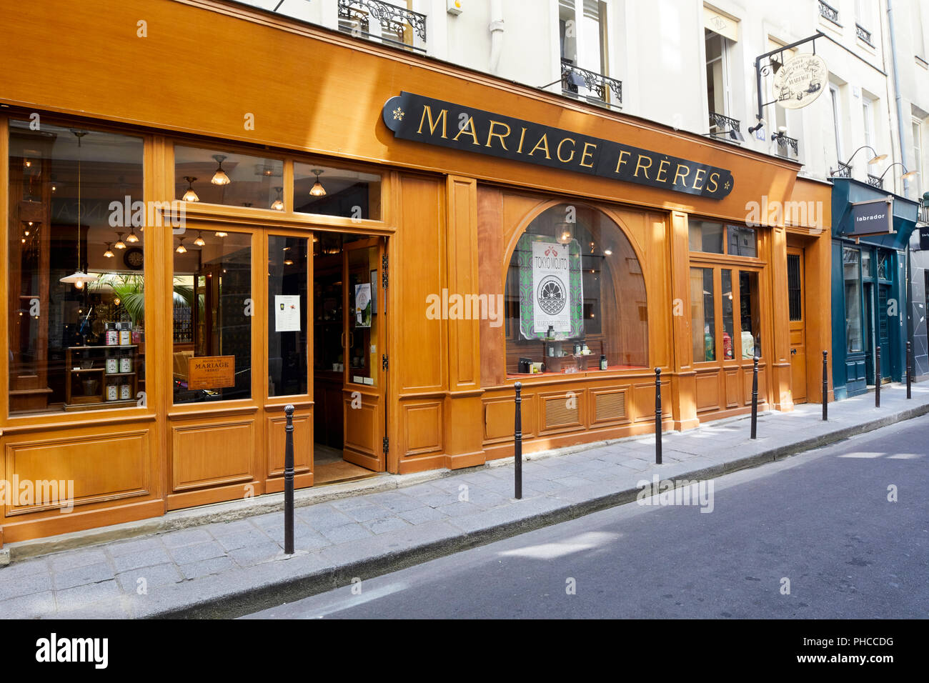 Porta di ingresso a Mariage Frères tea shop su Rue du Bourg Tibourg a Le Marais a Parigi Foto Stock