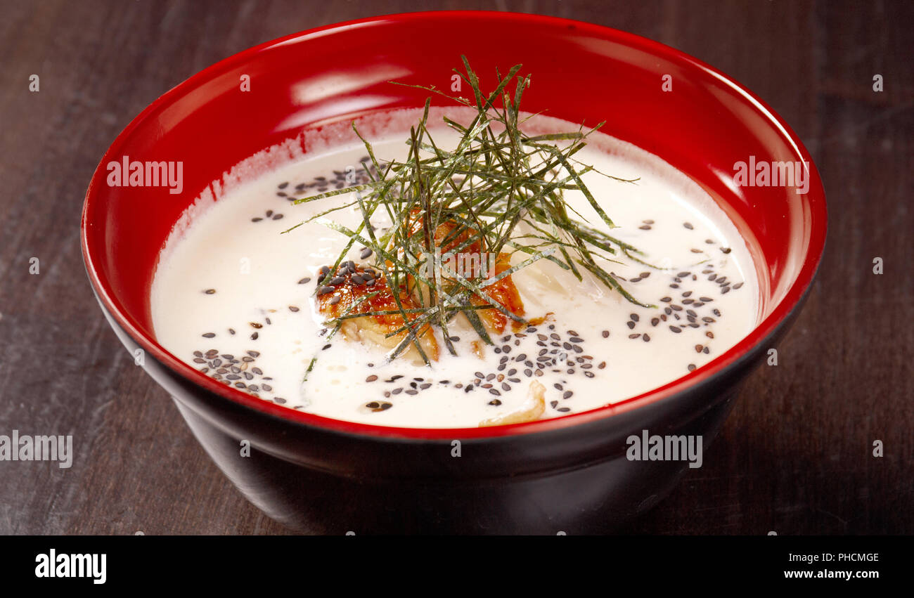 Crema di zuppa di anguille tradizionale cinese di frutti di mare Foto Stock