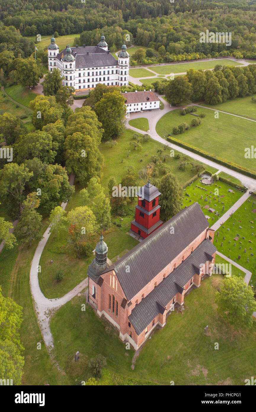 Veduta aerea del castello di Skokloster e la chiesa nella provincia svedese di Uppland. Foto Stock