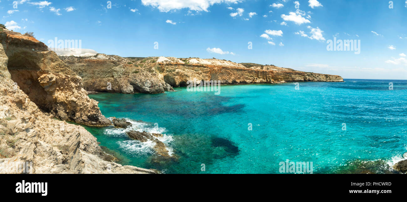 Tsigrado spiaggia con mare turchese all isola di Milos, Grecia Foto Stock