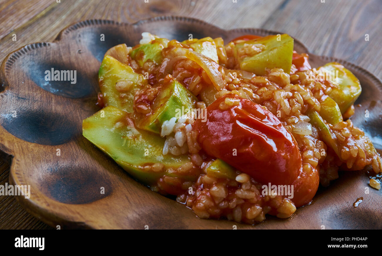 Piatto turco con zucchine e riso Foto Stock