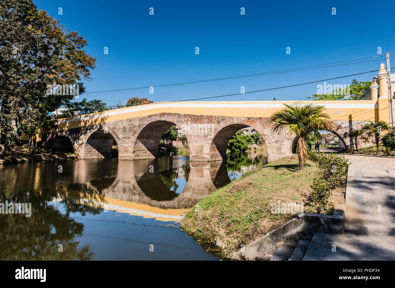 Sancti Spiritus , Cuba / Marzo 15, 2017: Dichiarato monumento nazionale nel 1995, si tratta di Cuba il ponte più antico. Foto Stock