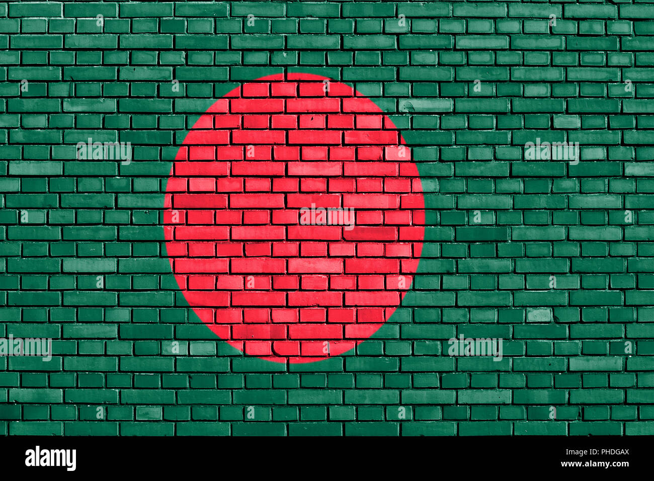 Bandiera del Bangladesh dipinta su un muro di mattoni Foto Stock