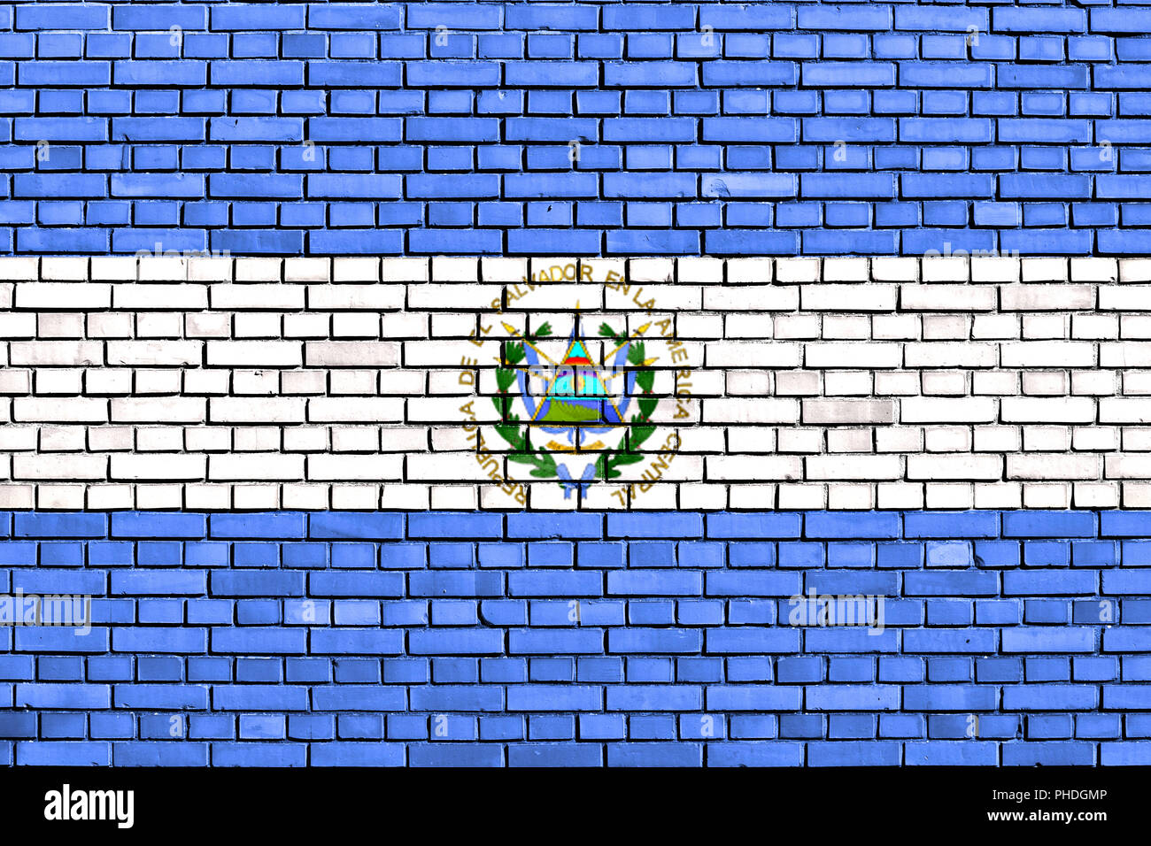 Bandiera di El Salvador dipinta su un muro di mattoni Foto Stock