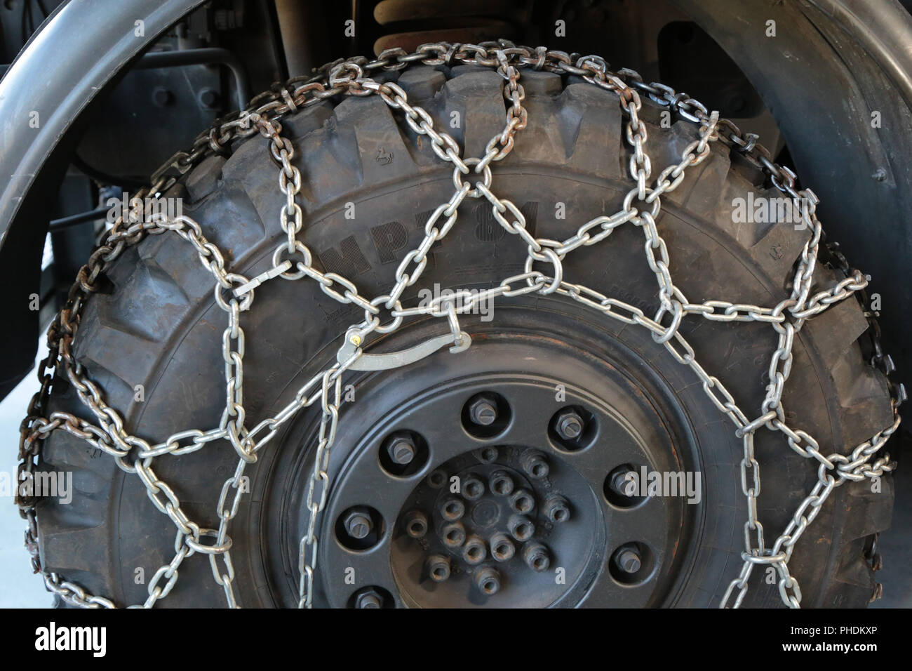 Catena da neve su pneumatici invernali Foto Stock
