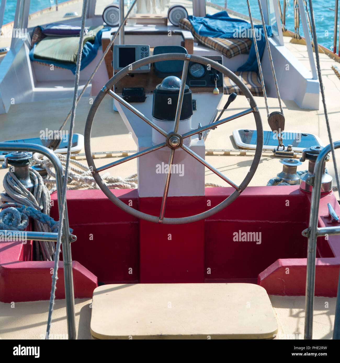 Volante su yacht Foto Stock