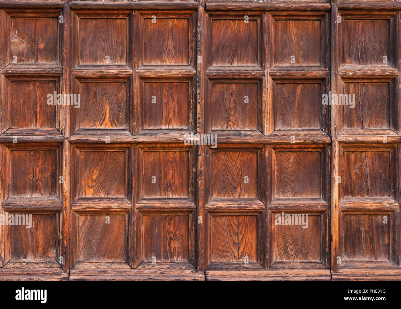 Il vecchio portale in legno con quadrati come sfondo Foto Stock