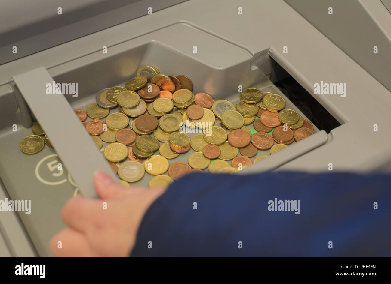 Il deposito di contanti in banca Foto Stock