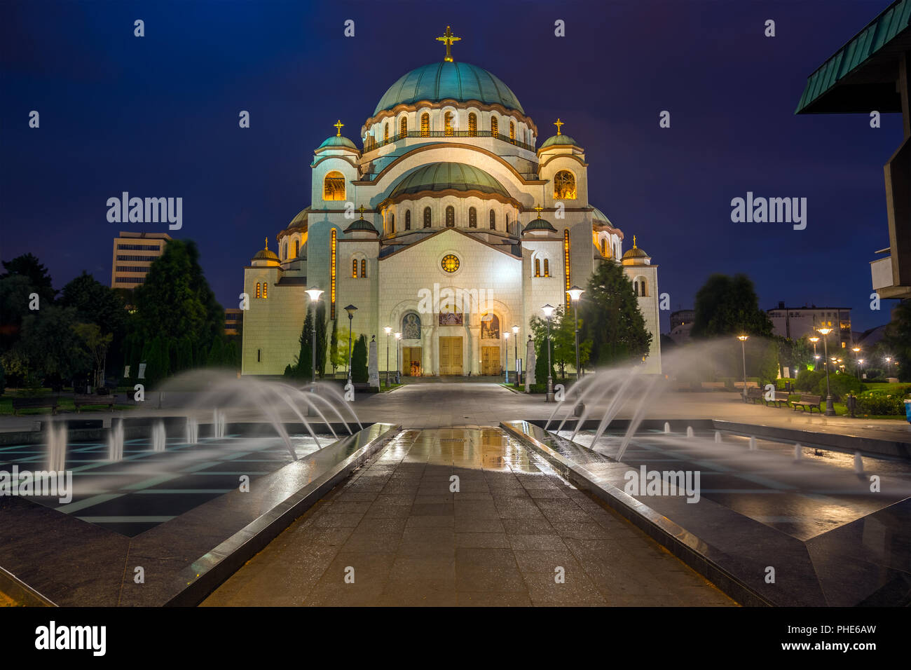 Cattedrale di San Sava di notte a Belgrado Foto Stock