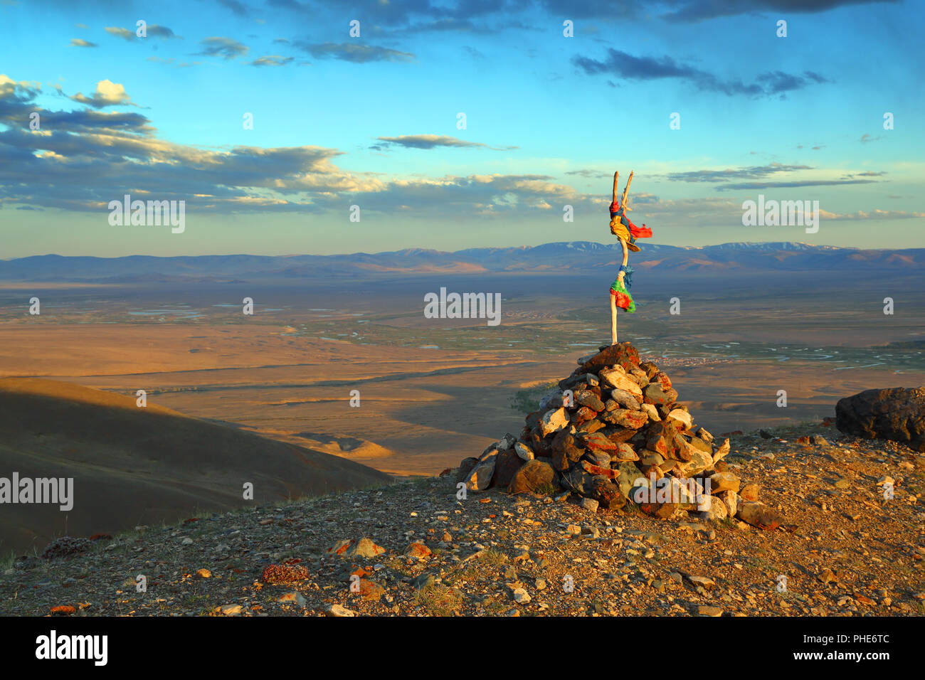 Pass sacro nelle montagne di Altai al tramonto Foto Stock