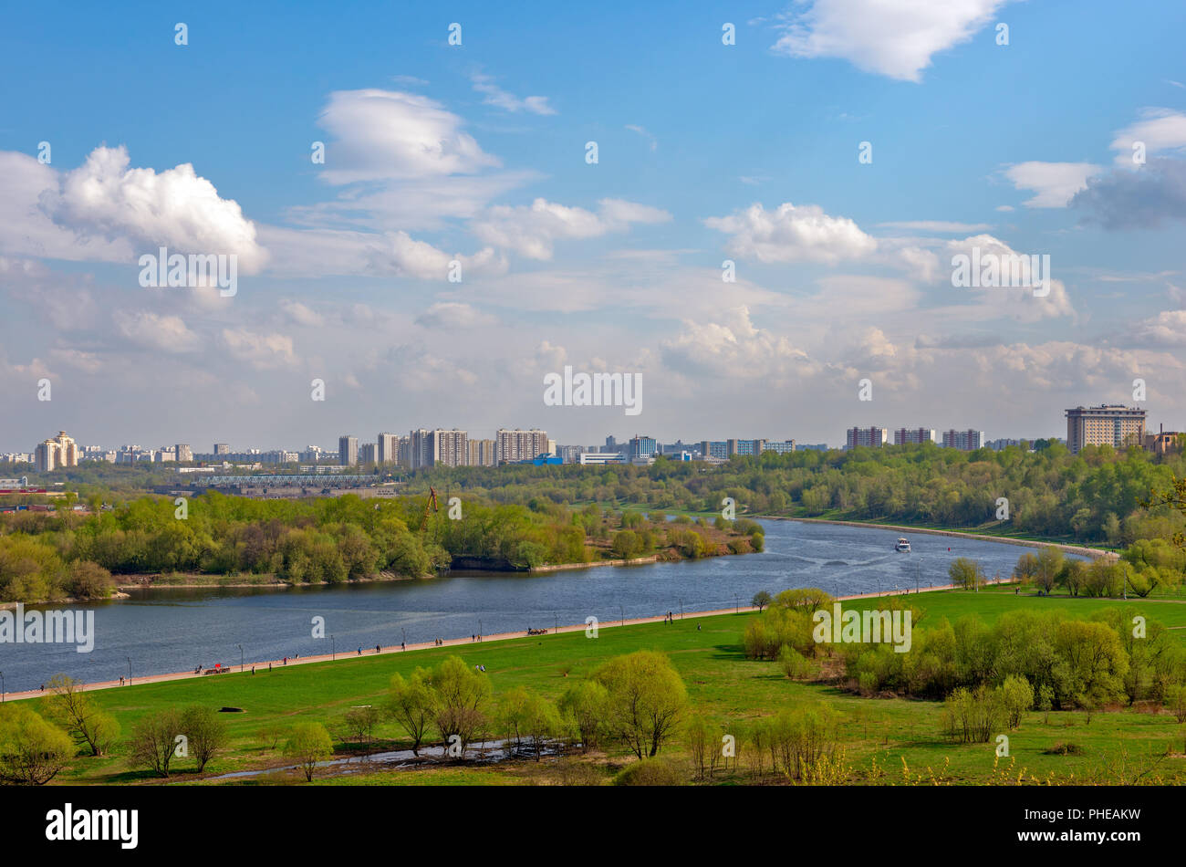 Mosca paesaggio con fiume e al parco Foto Stock