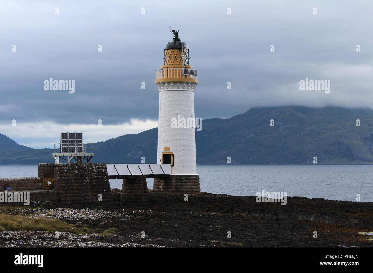 Il telecomando faro Rubha nan gall vicino a Tobermory sull'Isle of Mull nelle Highlands scozzesi Foto Stock