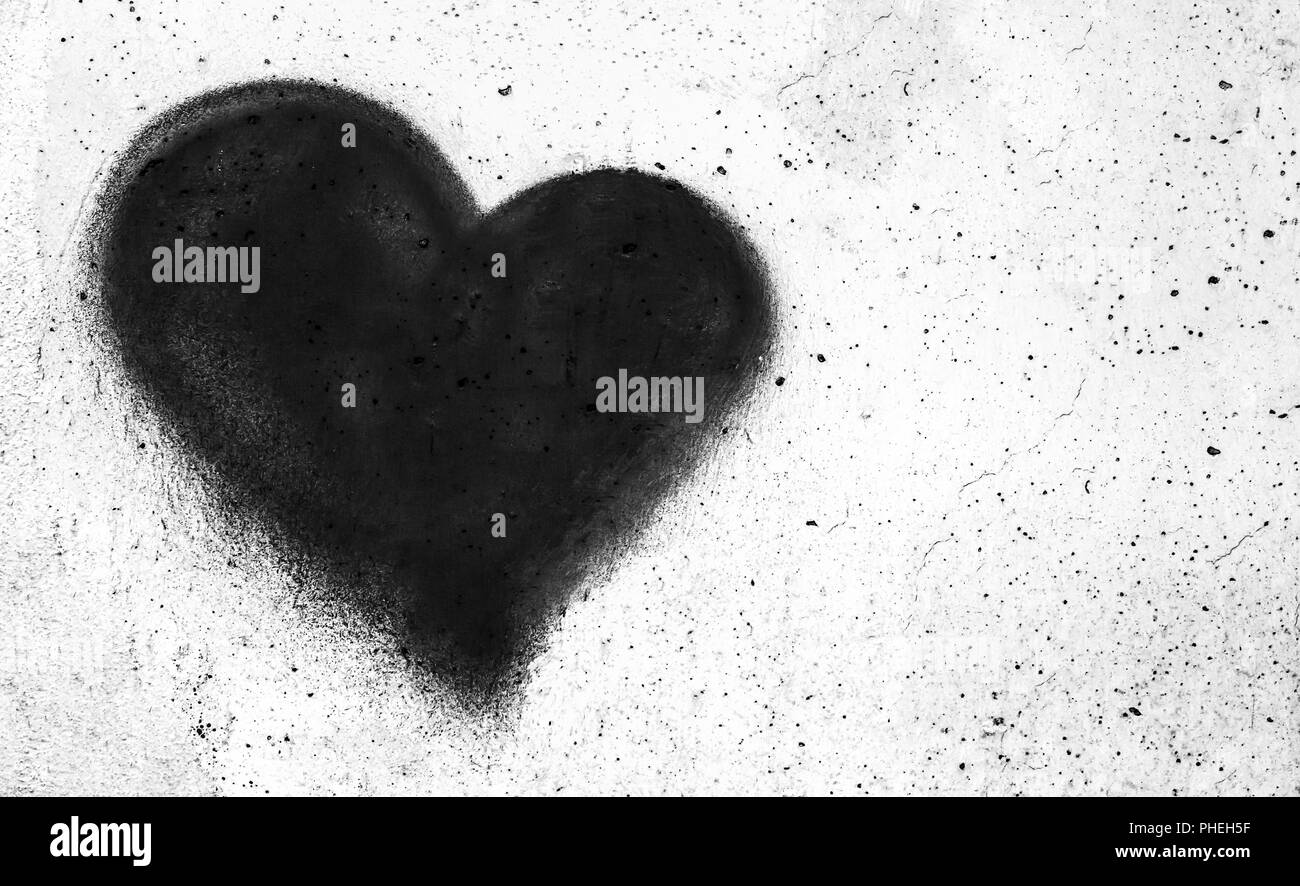 Cuore nero sulla parete di cemento Foto Stock