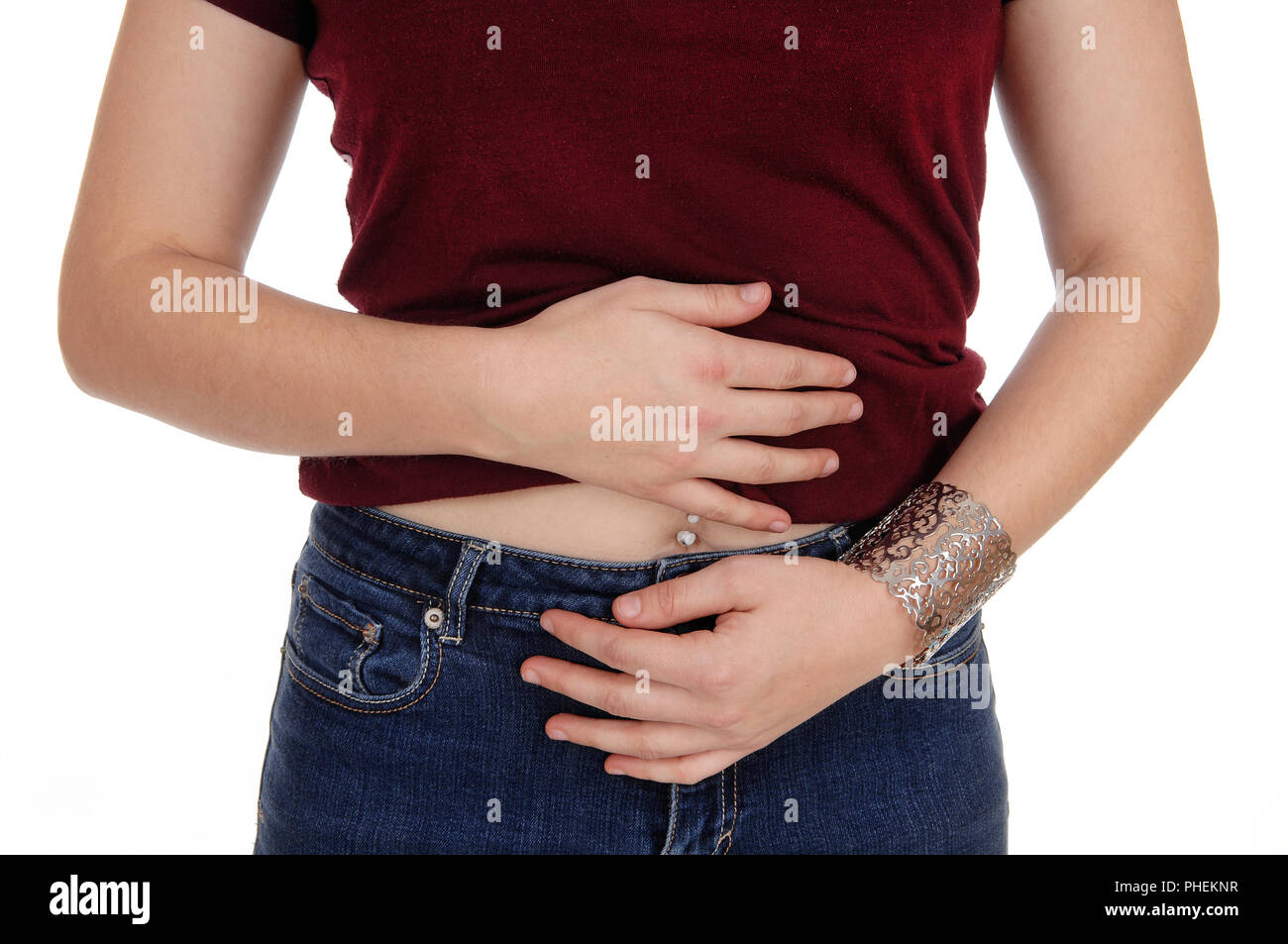 Primo piano di una donna di stomaco con dolore Foto Stock