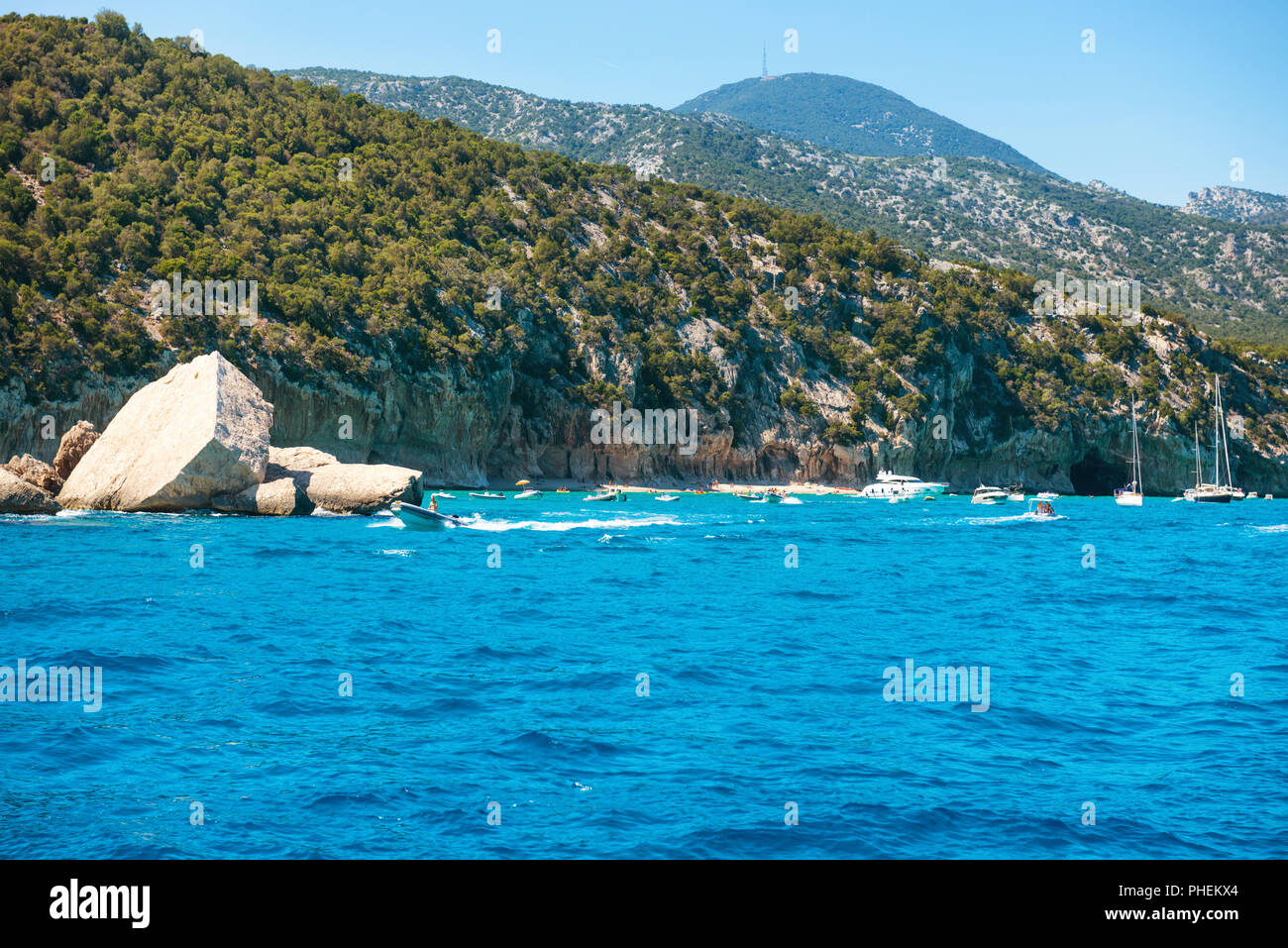 Vista per mare alla Costa Verde e la spiaggia Foto Stock