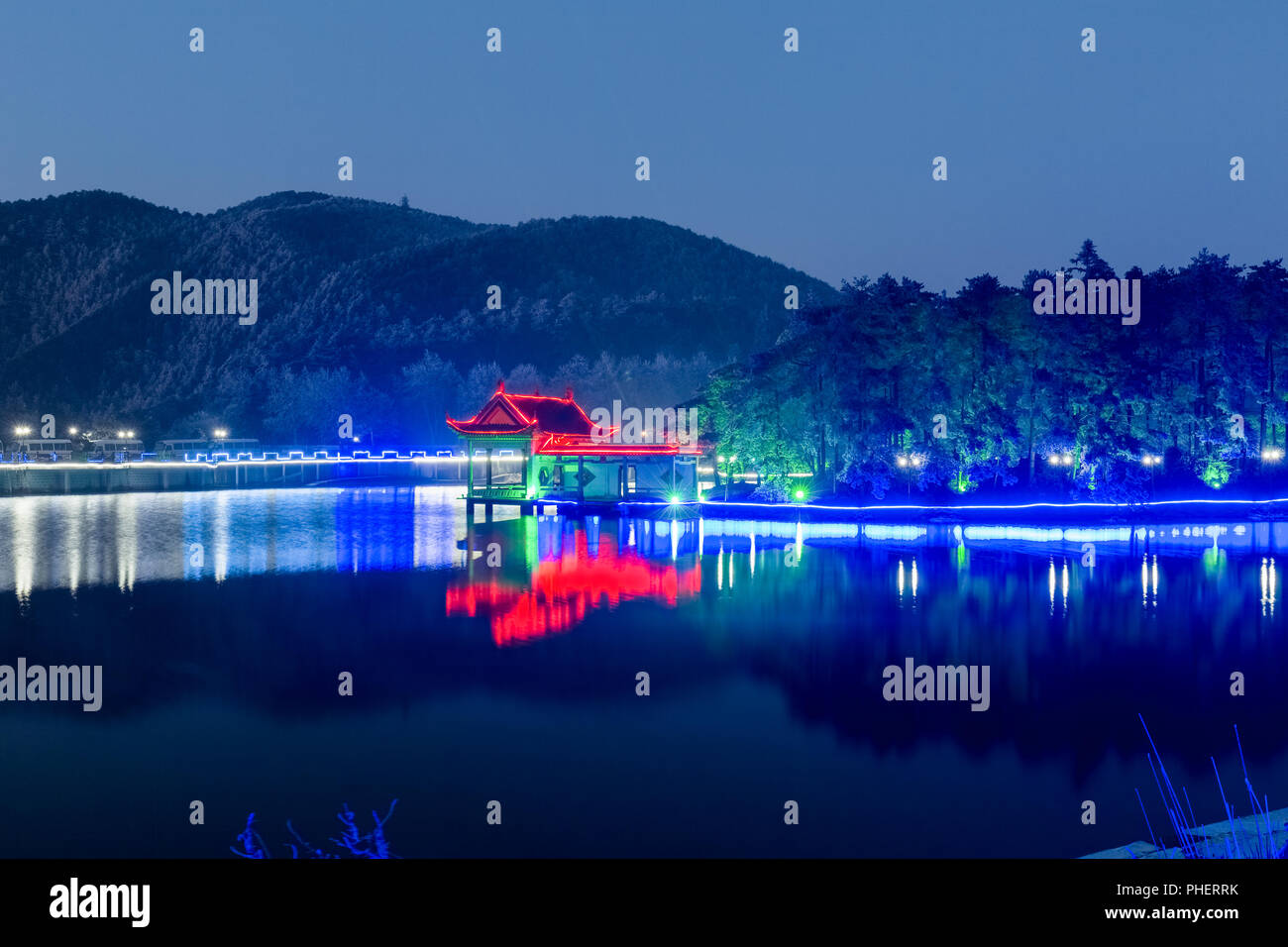 Vista notturna del monte Lushan Foto Stock