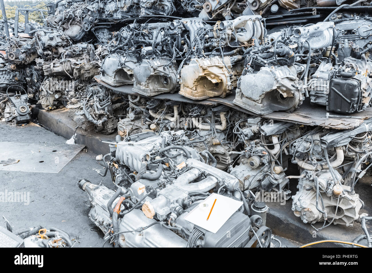 I motori delle auto per il riciclaggio Foto Stock