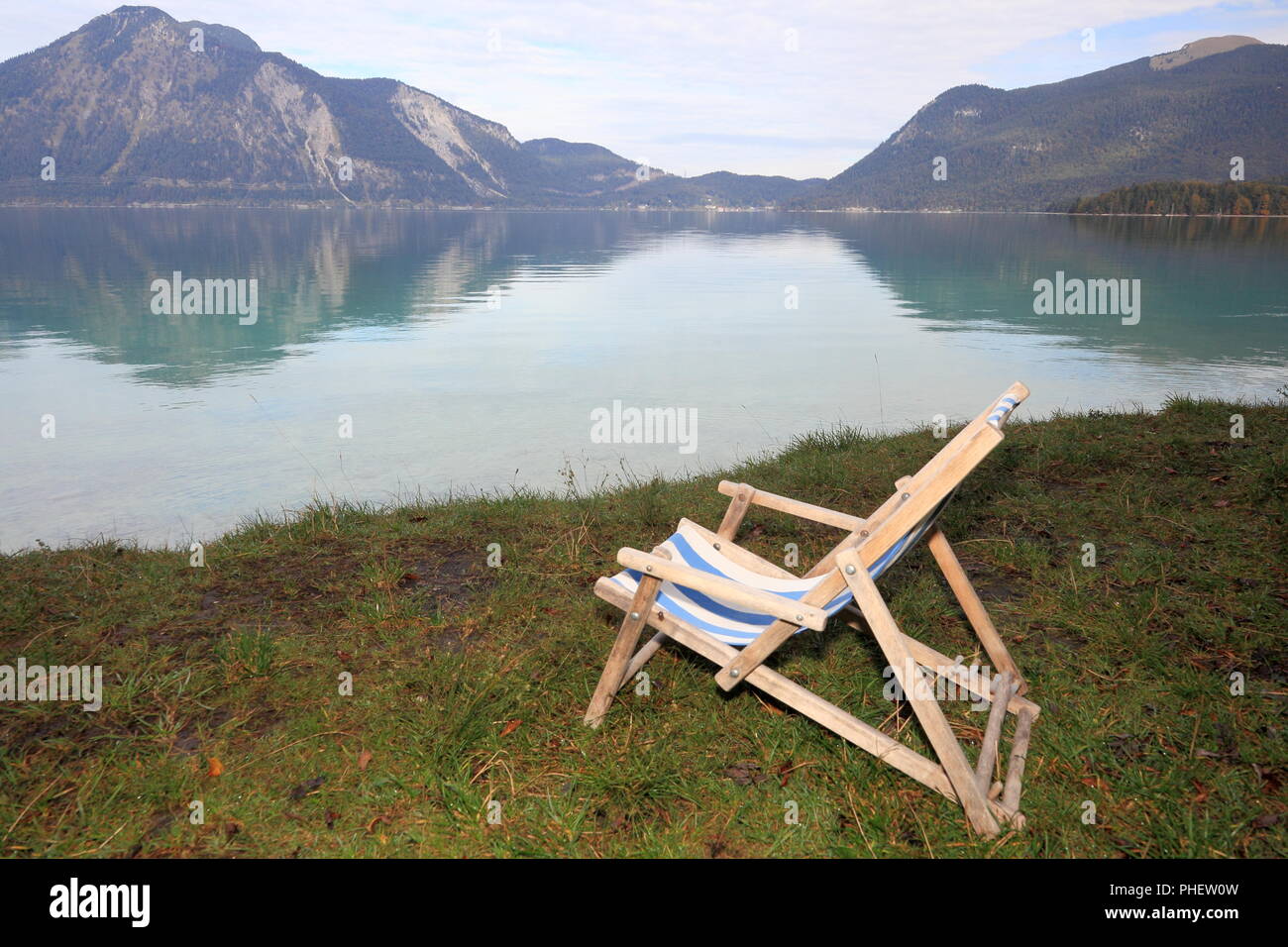 Sun sedia al lago Foto Stock