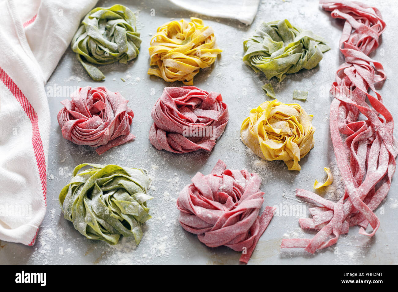 In casa verde, rosso e giallo per la pasta. Foto Stock