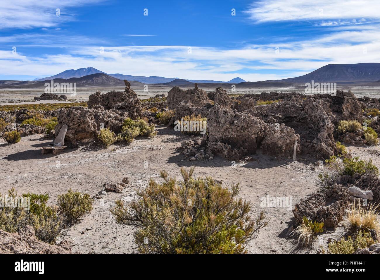Antichi resti umani sepolti nelle tradizionali Chullpas presso la necropoli di San Juan Foto Stock