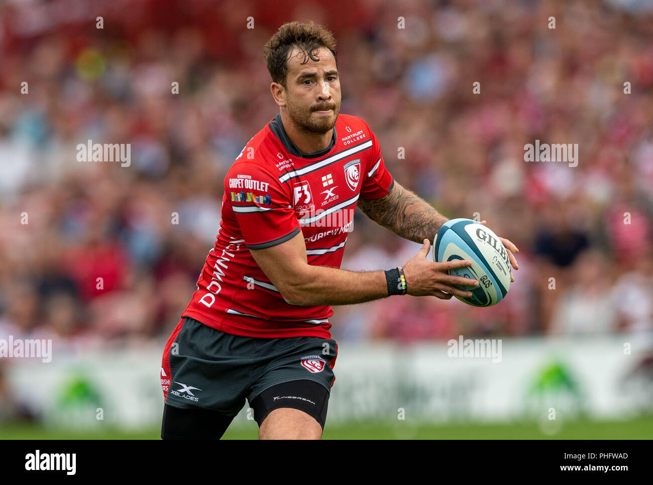 Danny Cipriani di Gloucester Rugby lancia un pass per impostare la seconda prova durante la partita della Gallagher Premiership al Kingsholm Stadium di Gloucester. PREMERE ASSOCIAZIONE foto. Data immagine: Sabato 1 settembre 2018. Vedere la storia di PA RUGBYU Gloucester. Il credito fotografico dovrebbe essere: Paul Harding/PA Wire. Foto Stock