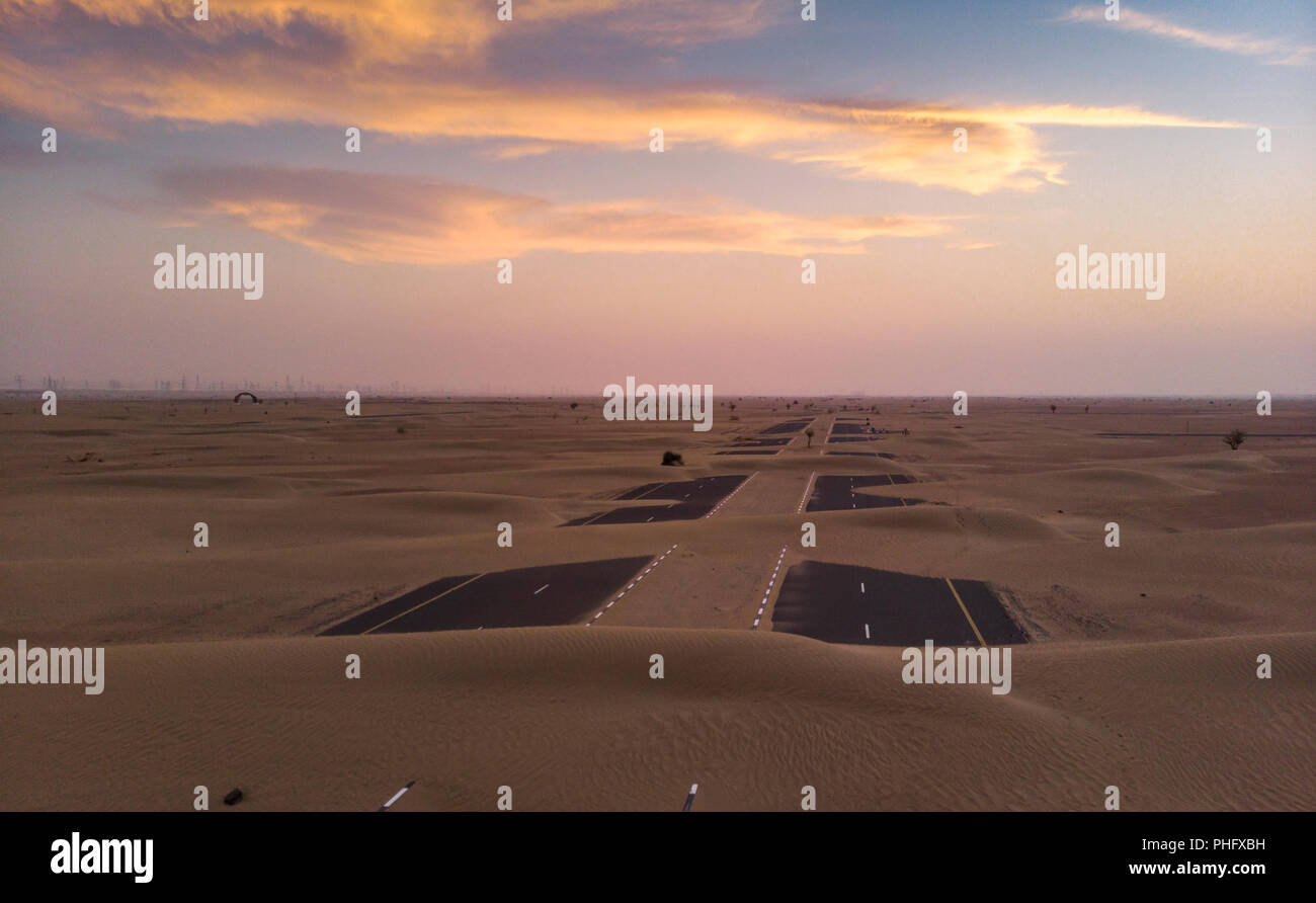 Sunrise nel deserto vicino a Dubai Foto Stock