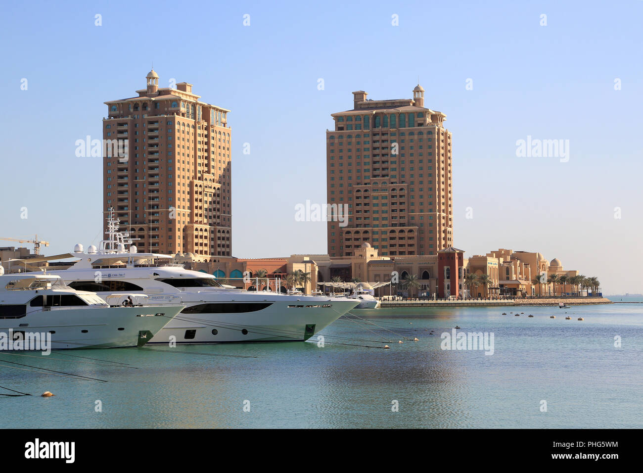 Katar, Doha, Stadtteil La Perla im Porto Arabia Foto Stock