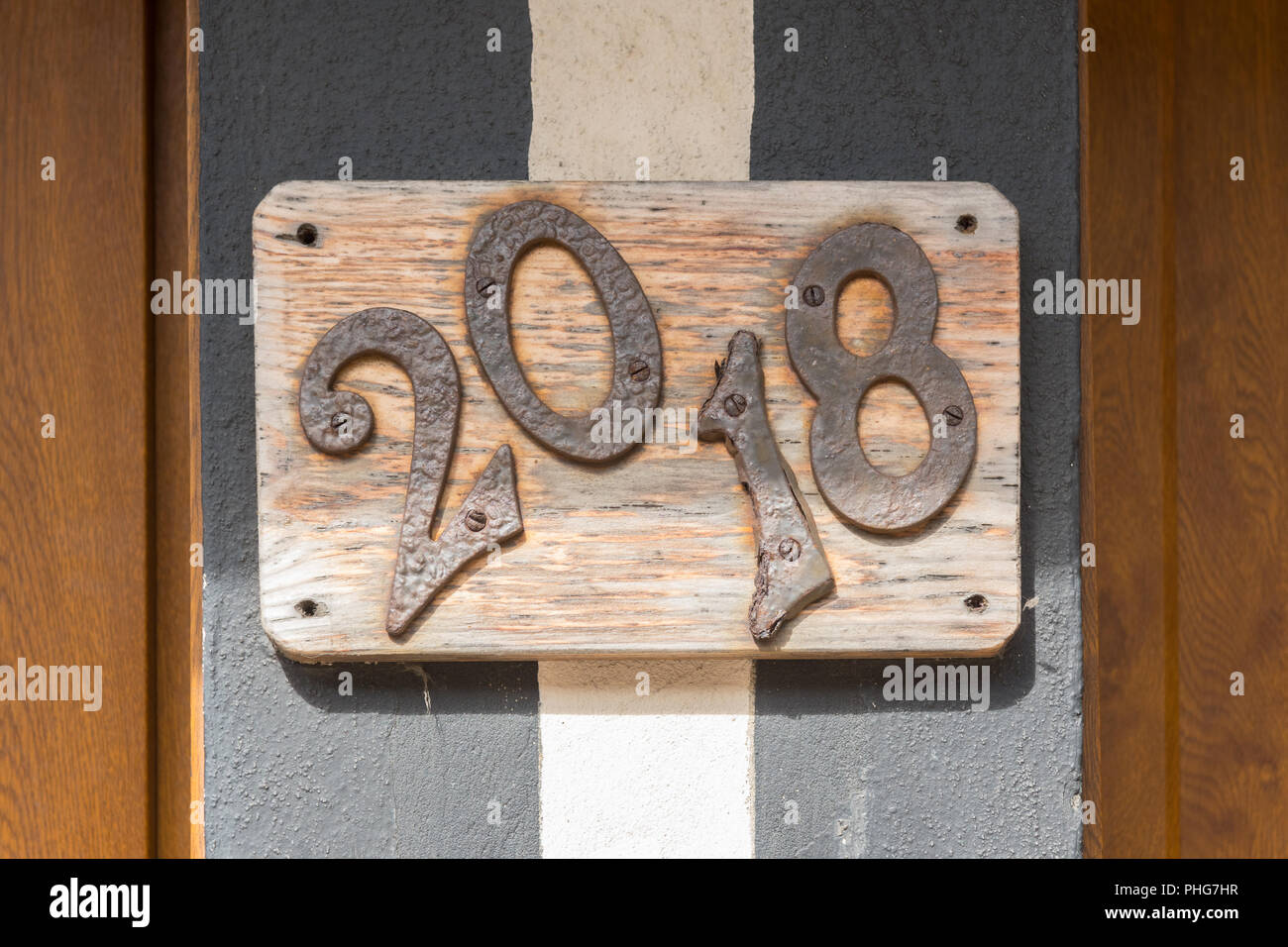 2018 costituito da lato a lato casa numeri 20 e 18 Foto Stock
