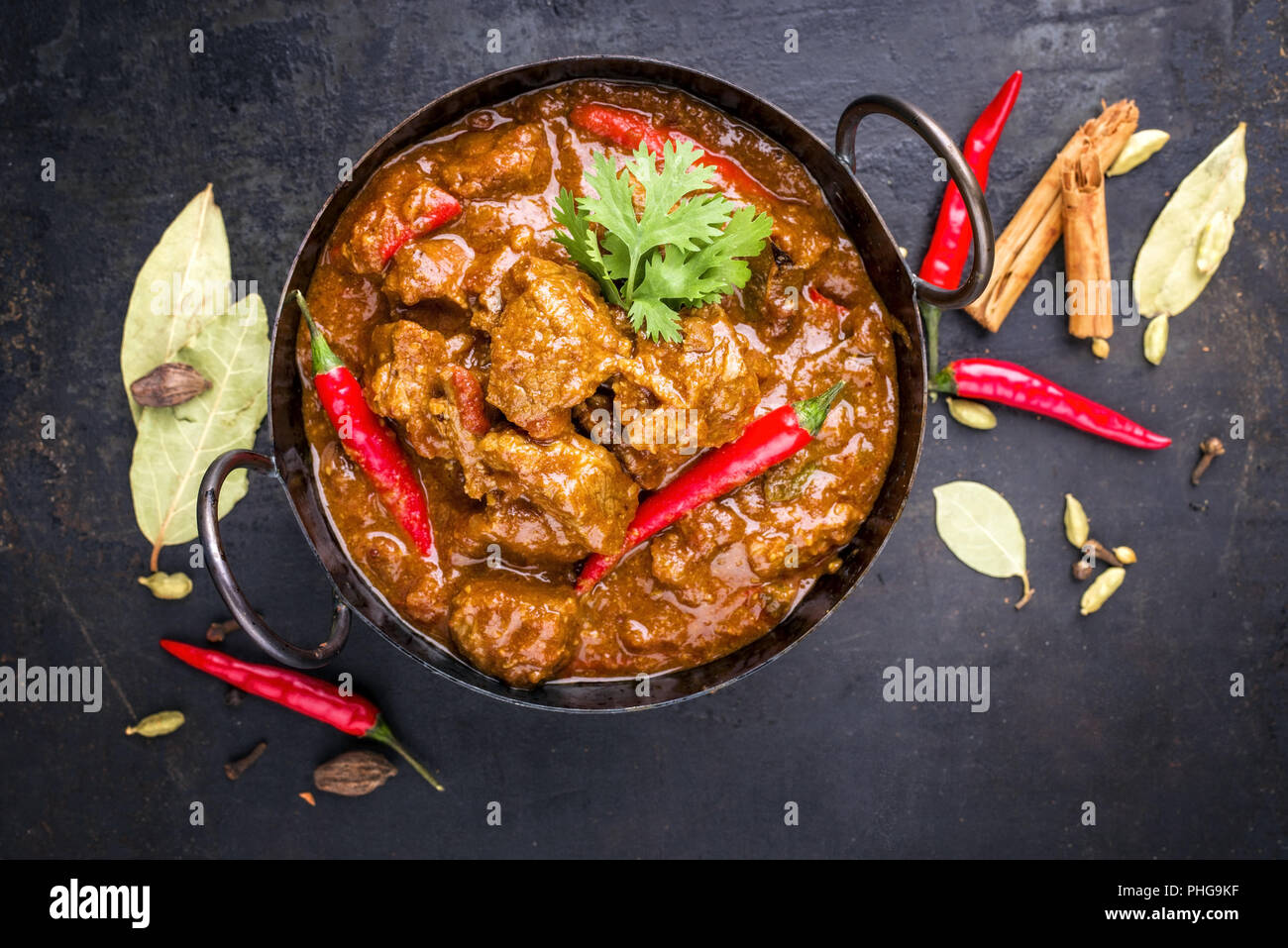 Indiana Tradizionale Agnello Al Curry Masala Come Close Up In Una Korai Foto Stock Alamy