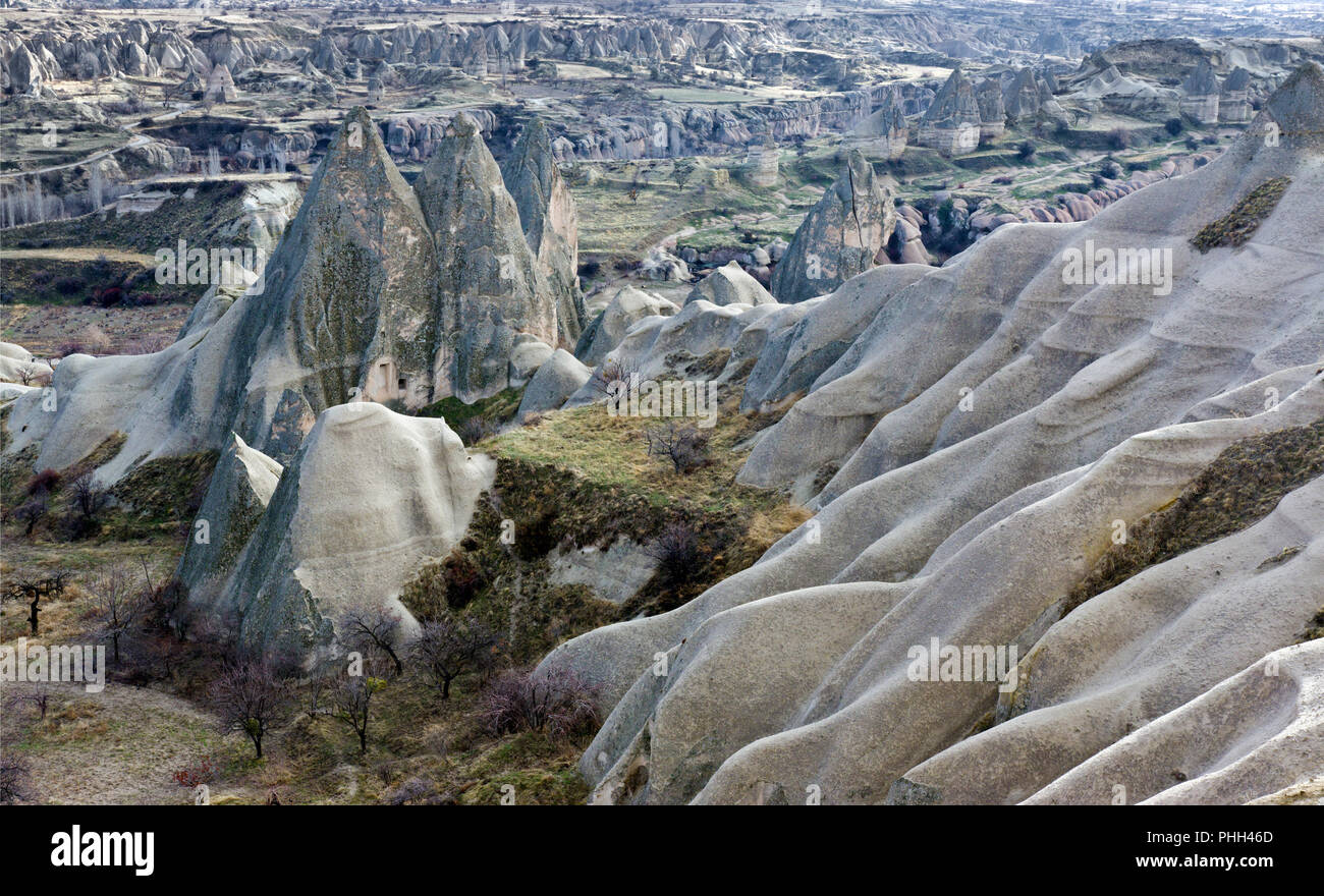 Guardando verso il basso Zemi Valley in mattinata nei pressi di Goreme, Cappadocia, Turchia Foto Stock