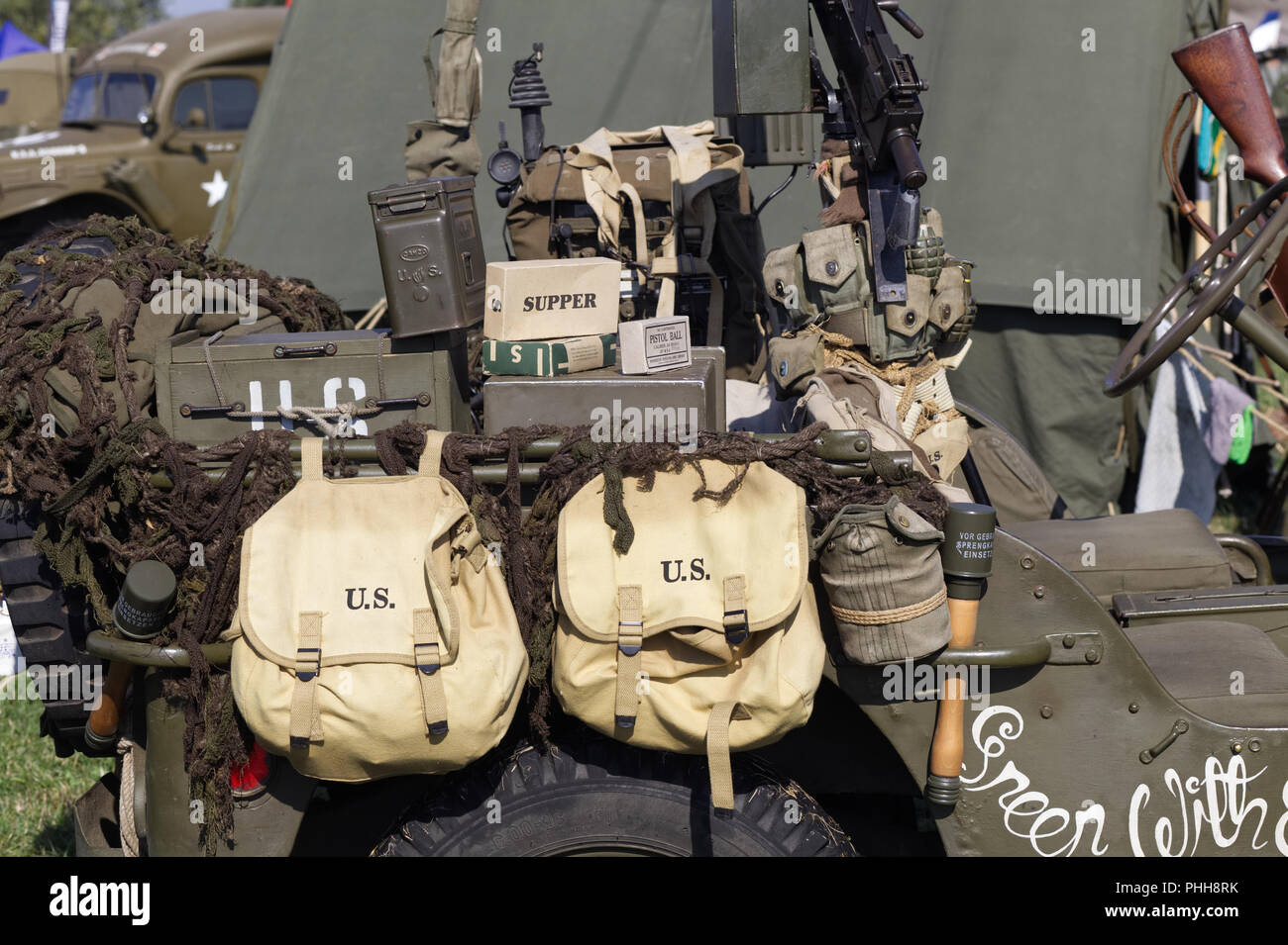 American attrezzature militari su una jeep Foto stock - Alamy