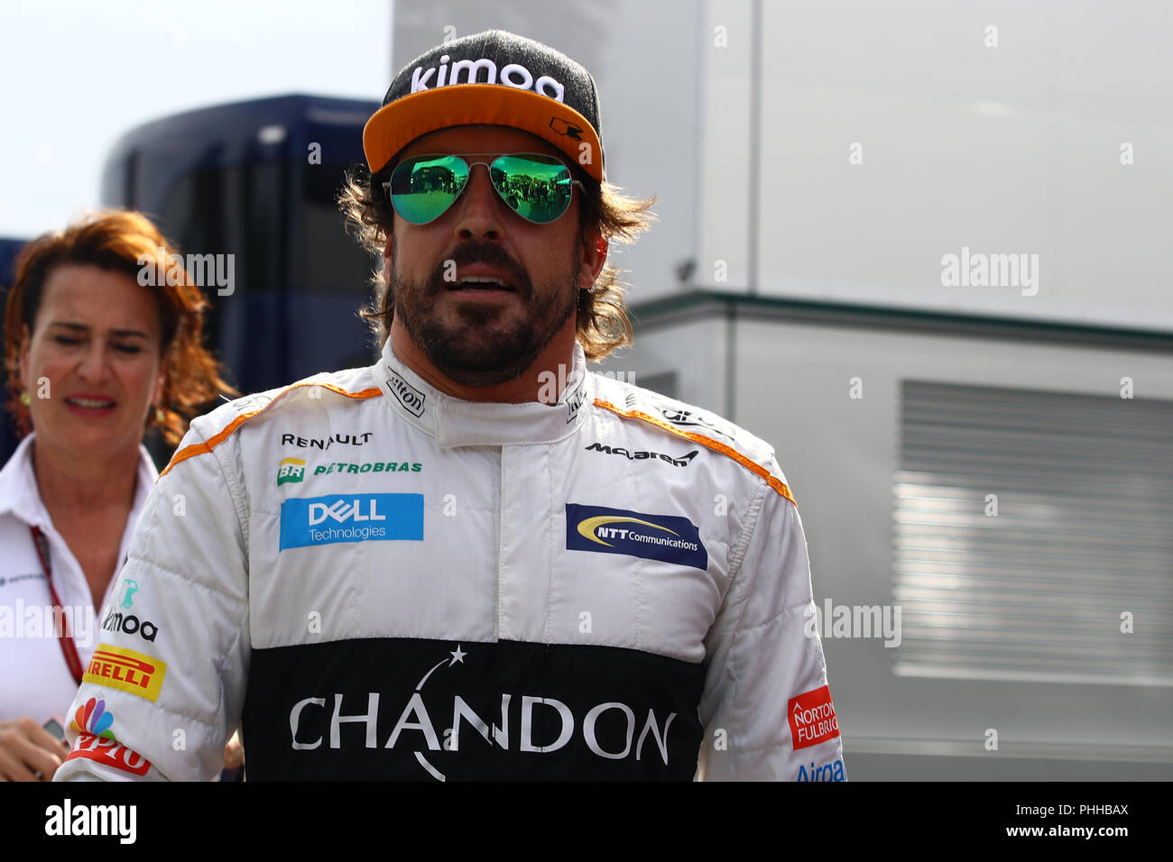 Monza, Italia. 1 Settembre, 2018. Fernando Alonso della Spagna e la McLaren F1 Team nel paddock durante il Gran Premio di Formula Uno di credito Italia: Marco Canoniero/Alamy Live News Foto Stock