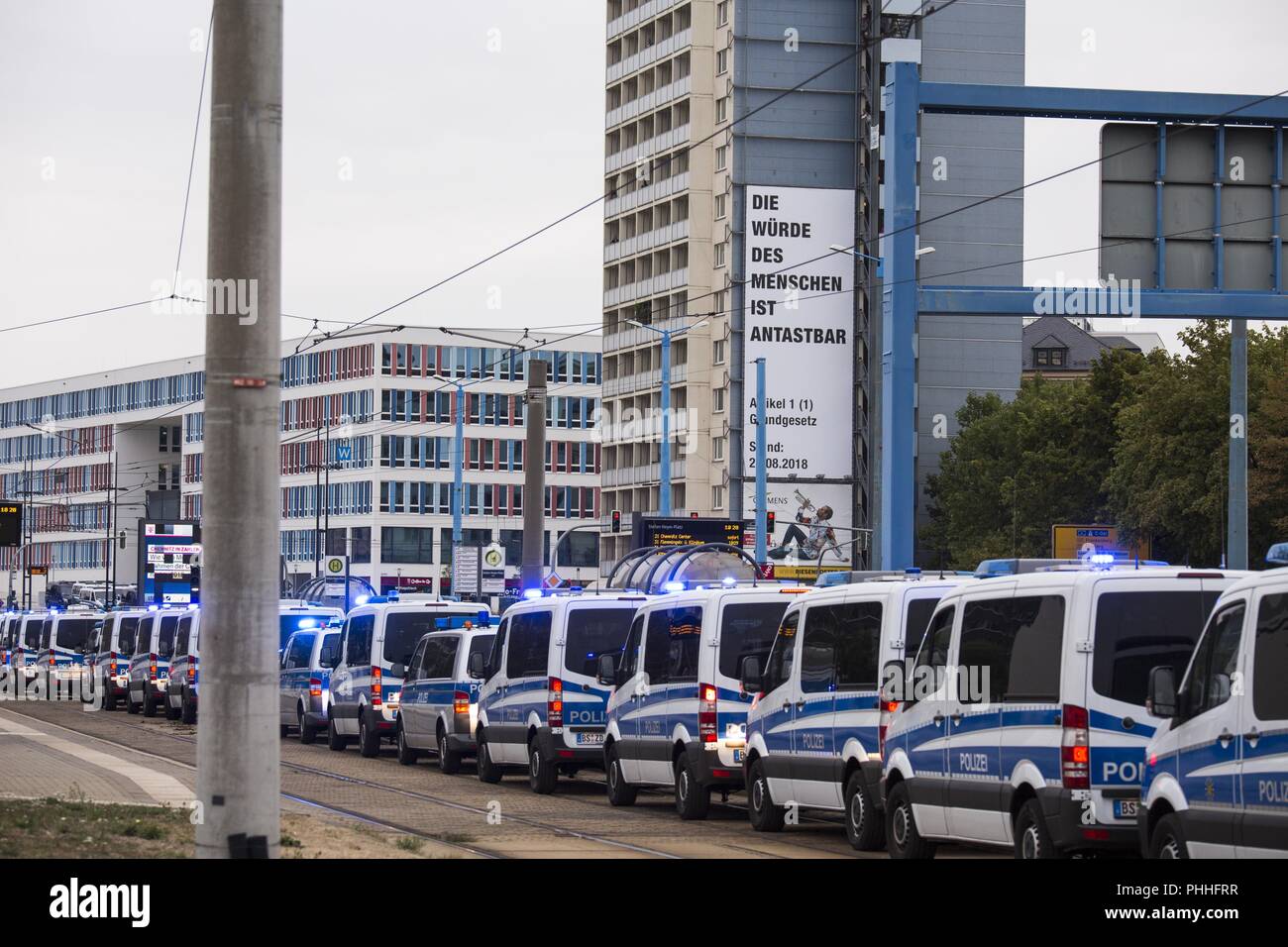 Chemnitz, in Sassonia, Germania. 1 Sep, 2018. Auto della polizia alla manifestazione ''cuore invece di hounding' Credit: Jannis Grosse/ZUMA filo/Alamy Live News Foto Stock