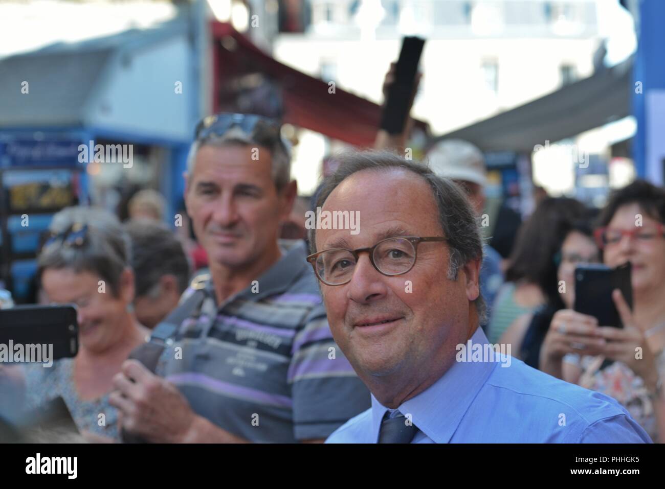 La Normandia, Francia. Il 1° settembre 2018. François Hollande dedizione prenota l ex Presidente della Repubblica francese François Hollande è in tour in Francia per la dedizione nel suo libro "Le lezioni del potere". Era il 31 agosto e il 1 settembre in Normandia a Cherbourg e Granville dove molti lettori è venuto incontro a lui Credito: Gilles Delacourd/Alamy Live News Foto Stock