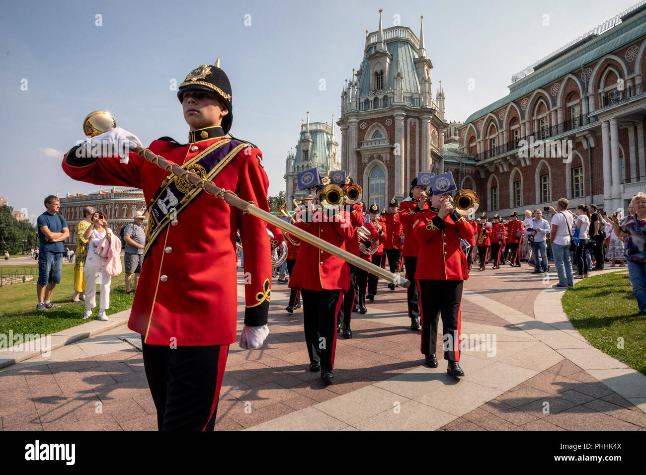 Mosca, Russia. 1 settembre 2018. Membri della Brentwood Imperial banda di giovani che partecipano al 2018 Spasskaya torre militare internazionale Festival di musica, eseguire presso il parco Kuskovo a Mosca Credito: Nikolay Vinokurov/Alamy Live News Foto Stock