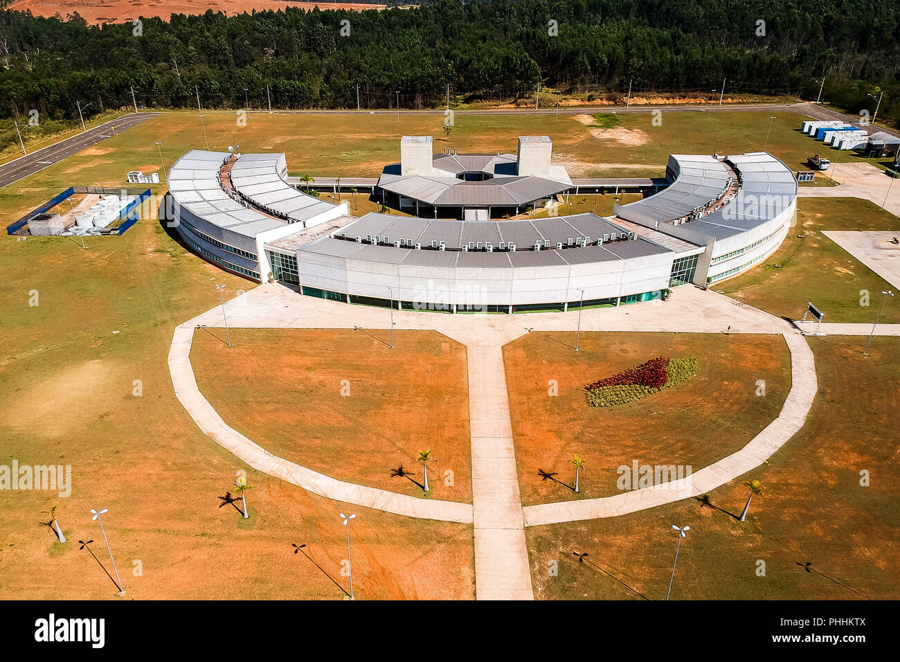 SOROCABA, SP - 01.09.2018: Parque Tecnol'GICO DE SOROCABA - foto aerea del Parco Tecnologico di Sorocaba (PTS), situato nella zona nord di ??Sorocaba, SP interni. Il ParqTec è stato inaugurato nel giugno 2012 e si trova in una zona di ??1,8 milioni di m2; il nucleo di PTS dispone attualmente di 12.000 m2 e ospita le attività di amministrazione e gestione struttura del parco, l'incubatore tecnologico, nei laboratori delle università e delle imprese, il centro convegni e la zona soggiorno con spazio per il ristorante. Essa è organizzata in spazi per la creazione di imprese innovative, sviluppo di activ Foto Stock